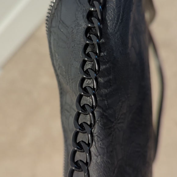 Fashion & Bags Leather Floral Designed Crossbody w/Link Chain & Adjustable Strap - Picture 12 of 12